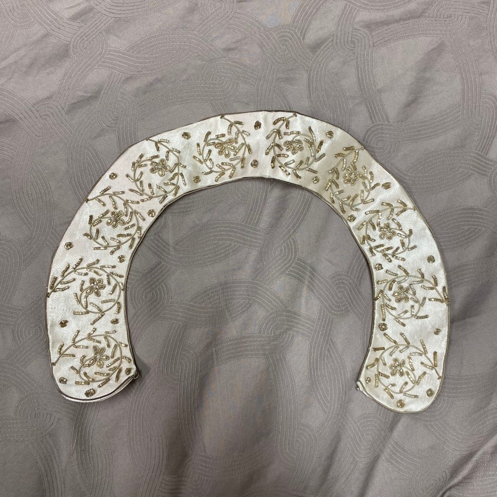 Vintage 1950 Ivory Silk Embroidered Sweater Collar
